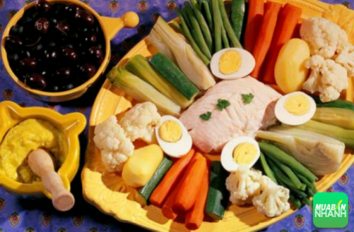 Phòng chống bệnh mạch vành bằng cách duy trì một chế độ ăn uống lành mạnh.
