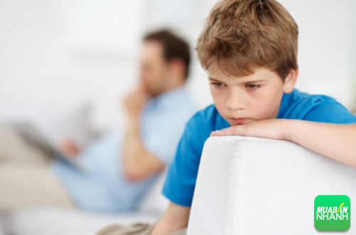 Trẻ tự kỉ thường gặp khó khăn trong việc giao tiếp ngôn ngữ