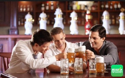 Uống bia quá nhiều dẫn đến tình trạng tắc nghẹn ống thận hoặc suy thận