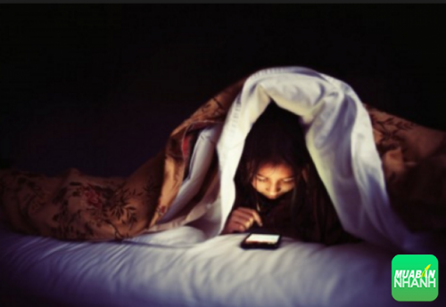 Sử dụng thiết bị di động là một trong những nguyên nhân khiến bạn mất ngủ