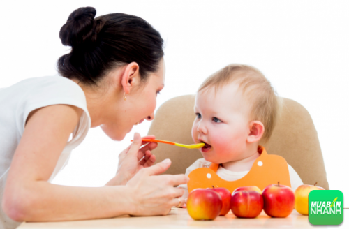 Bố mẹ nên xây dựng thói quen cho trẻ ăn đúng cách