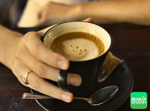 Đừng lạm dụng cà phê, đồ uống tăng lực và nước ngọt vì nó có hại cho sức khỏe.